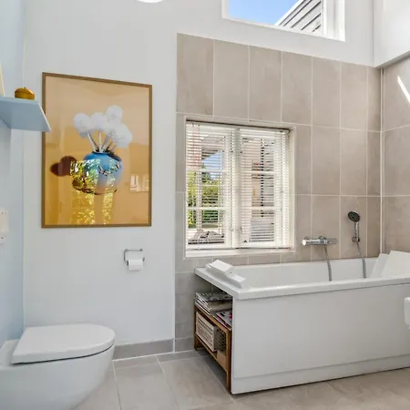 Feriehus Stylishly Renovated And Well-equipped Near