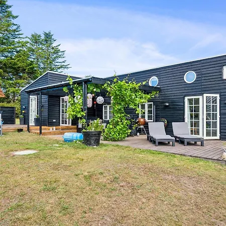 Stylishly Renovated And Well-equipped Near
