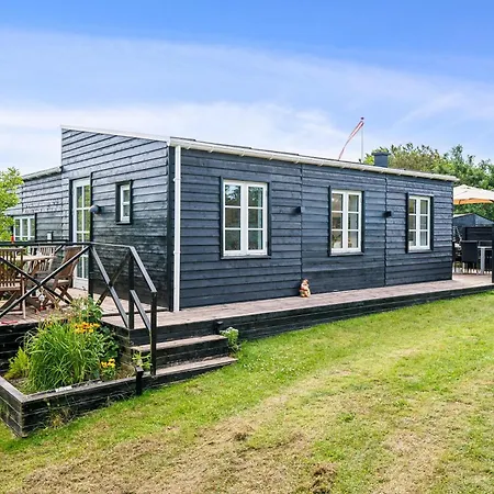 Stylishly Renovated And Well-equipped Near Feriehus